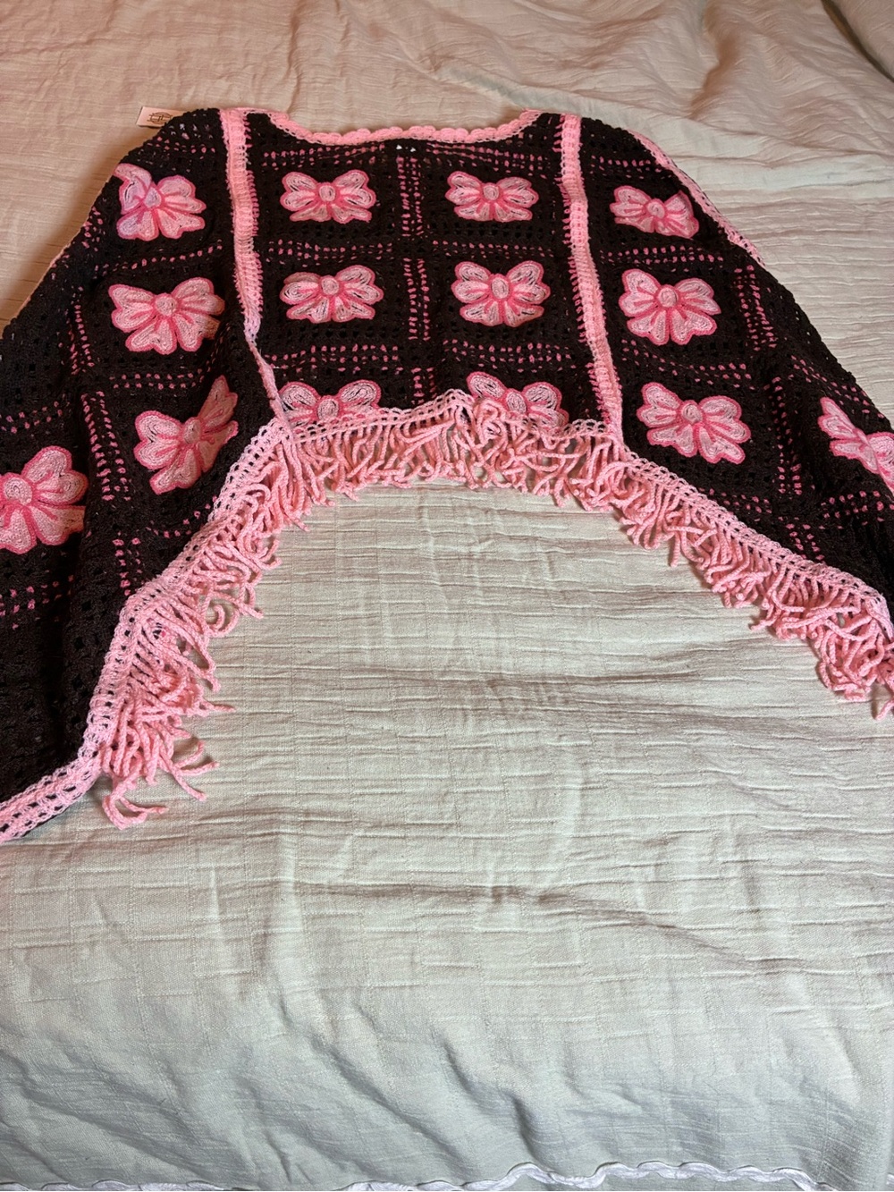 House of Harlow 1960 Black and Pink Crochet Fringe Shrug